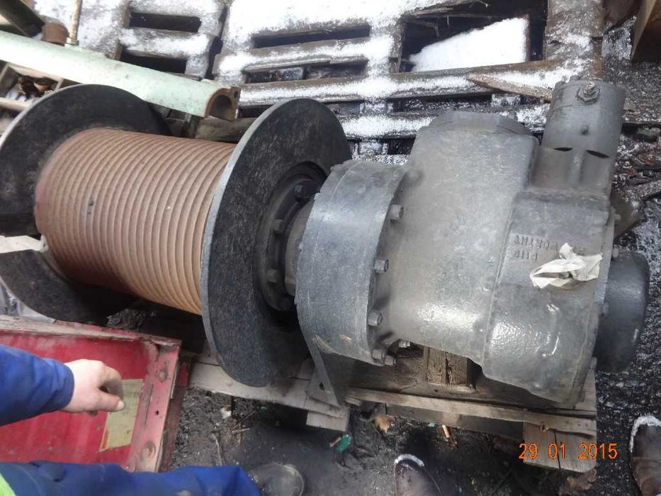 reduktor z wciągarką hydrauliczną do żurawia