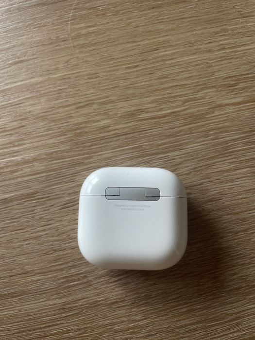 AirPods 4 (sem cancelamento de ruído)