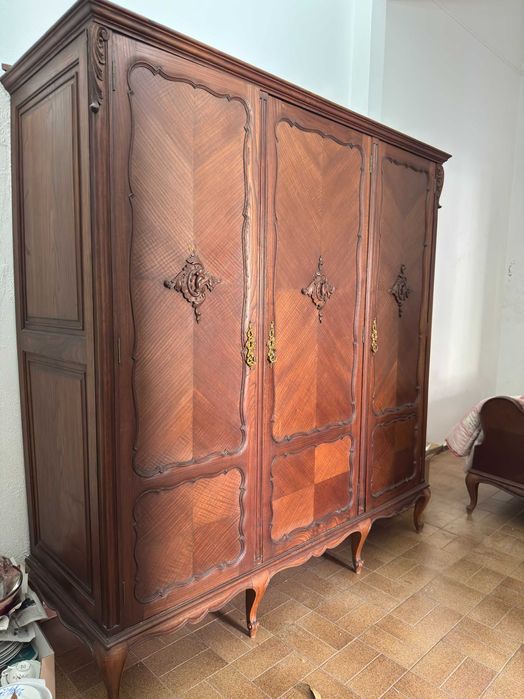 Roupeiro com 3 portas Clássico em Madeira