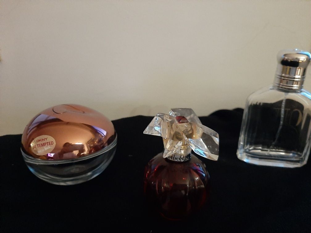 Frascos de perfume Cartier, Donna Karen, Paloma Picasso, Moschino,mais