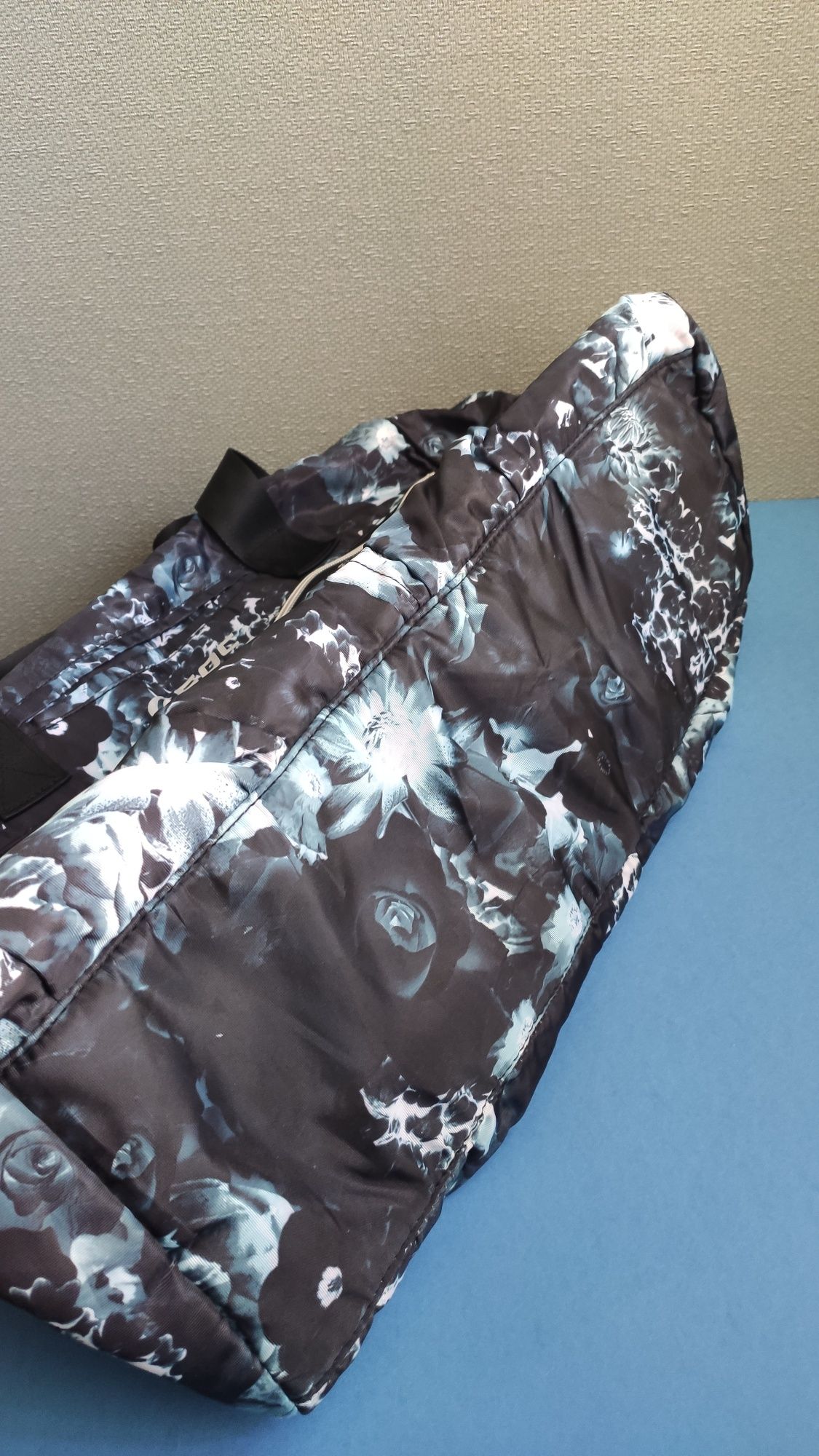 Torba damska sportowa SOC wzór black flowers