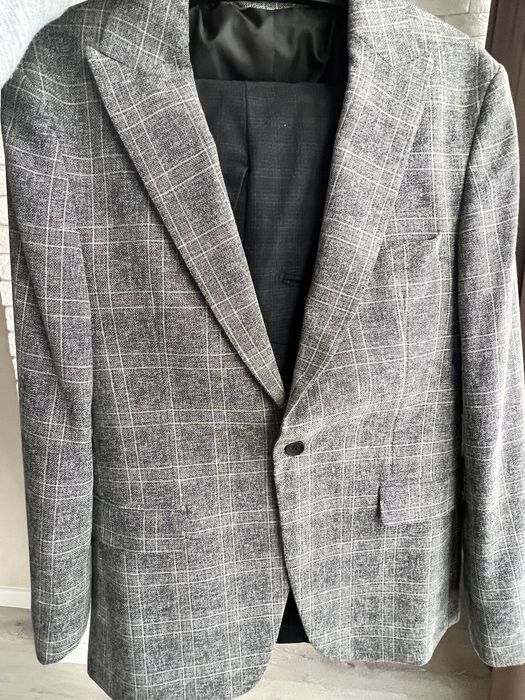 Костюм чоловічий та різні сорочки М