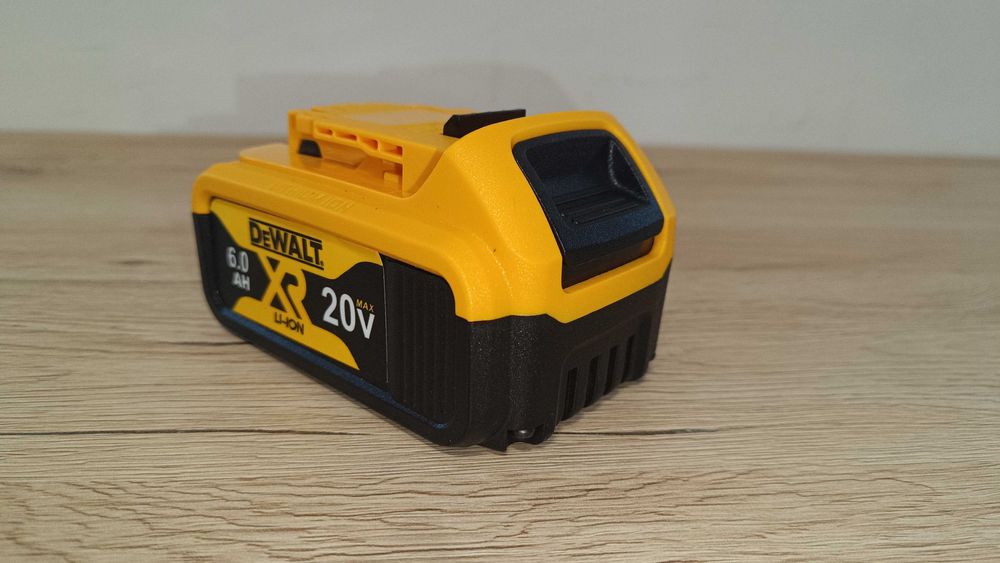 Wkrętarka akumulatorowa DeWalt DCD805 20V z akumulatorem i ładowarką