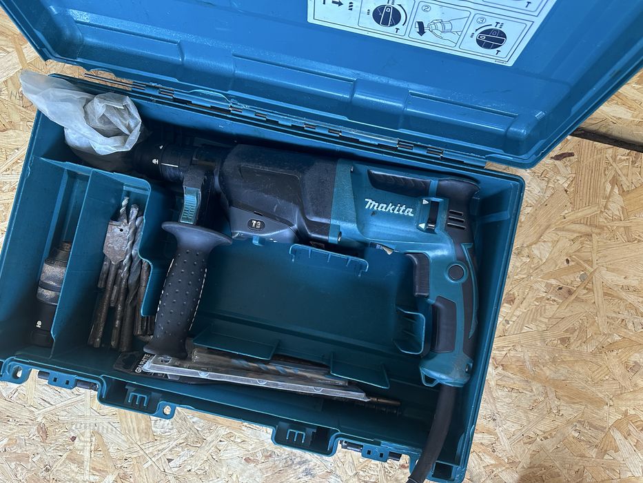 Młotowiertarka Makita HR 2610T Zestaw Dłuta
