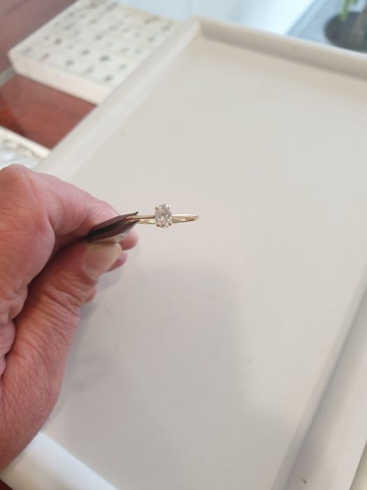Śliczny Złoty pierścionka z brylantem 0.30ct
