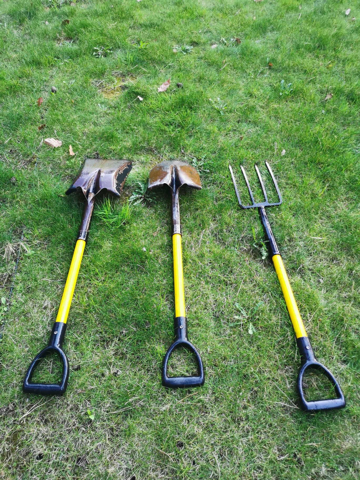Zestaw narzędzi do ogrodu lub na budowę