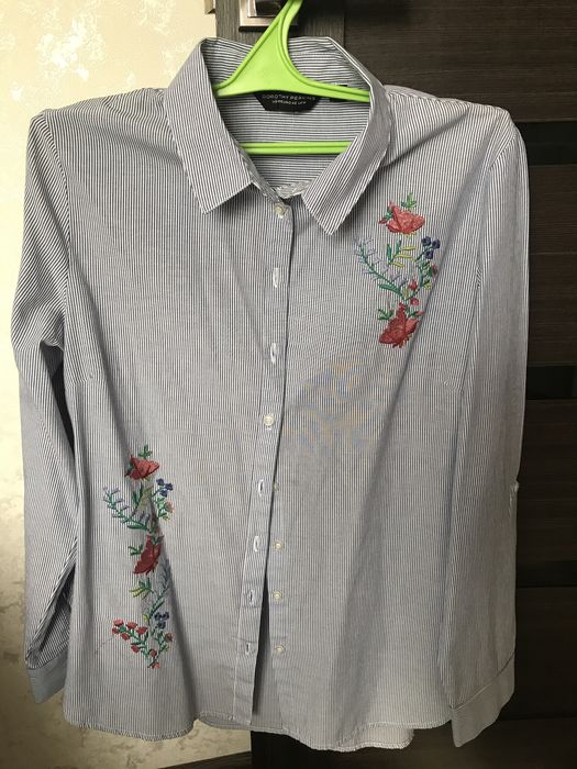 Блузка з вишивкою