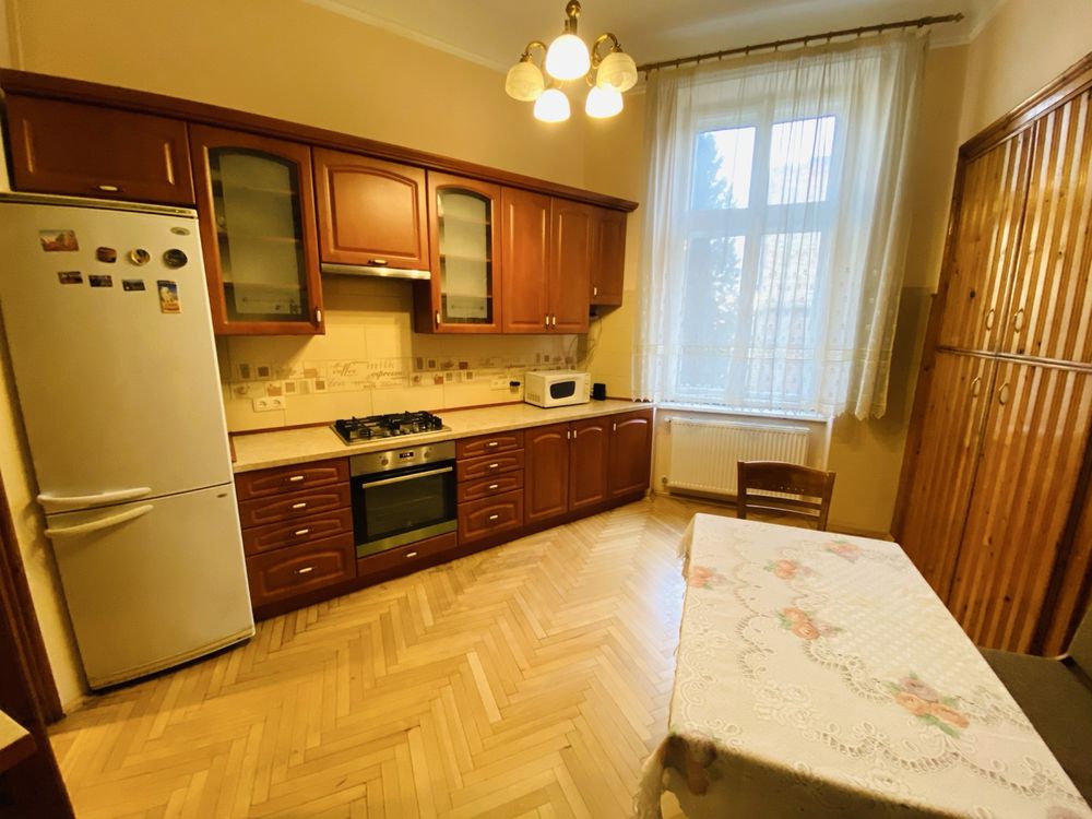 Продаж 2к квартири вул. Поповича, центр Львова