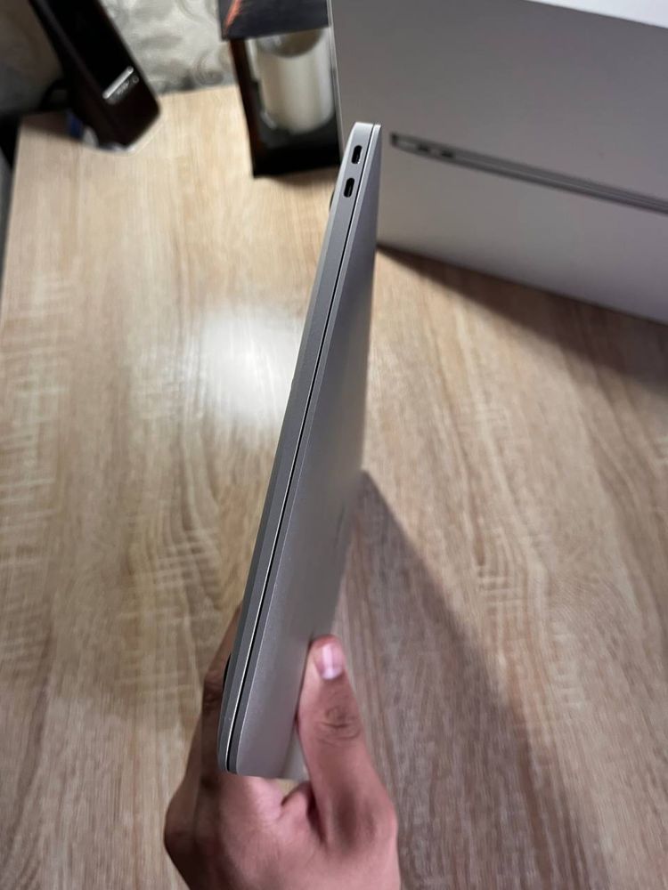 Macbook Air 2020 M1 8/256gb