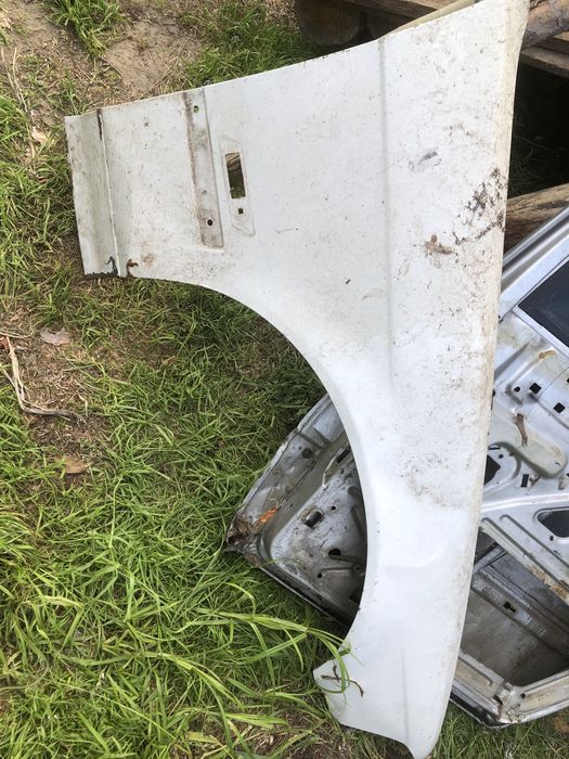 Крило бмв е36 в отлічному стані