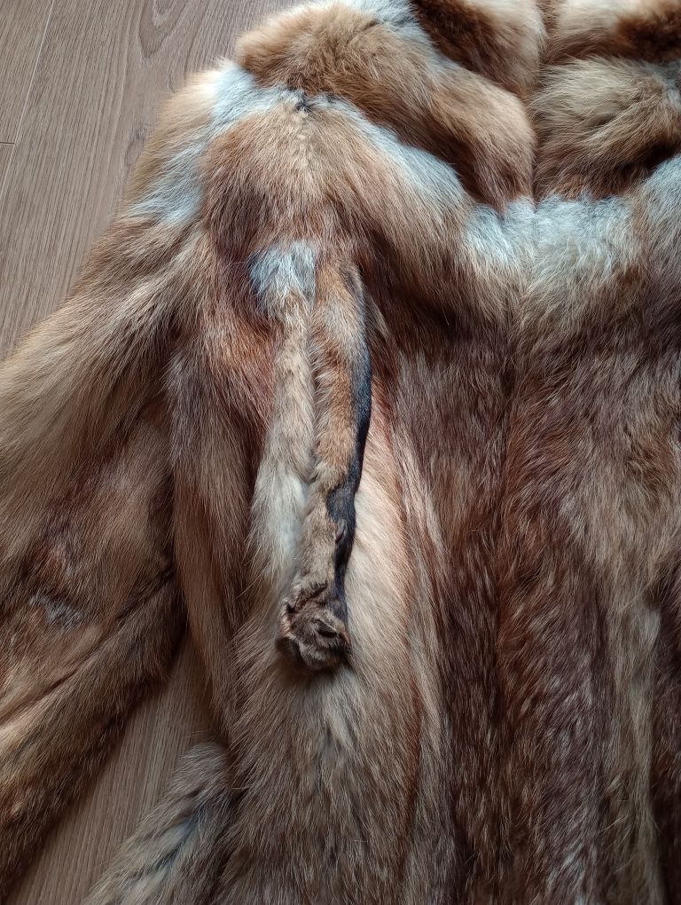 Futro naturalne z lisa rudego z łapkami krótkie grube vintage
