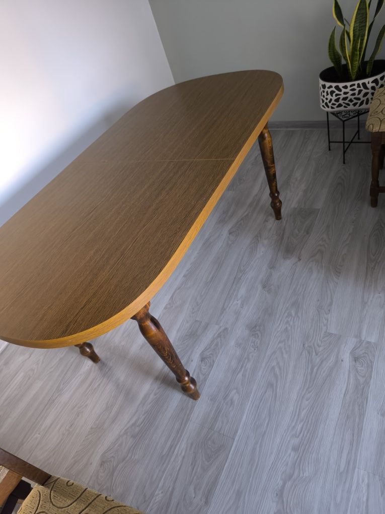 Solidny ławostół plus 6 krzeseł