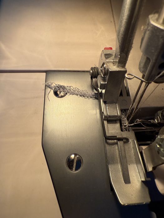 Overlock Juki MO-50e maszyna do szycia