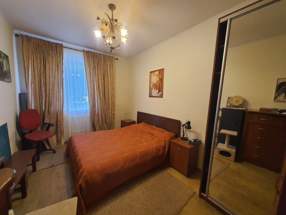 Продам 3к кв  80м2 вул Соц.містечко гарна локація 100м Київський Шлях