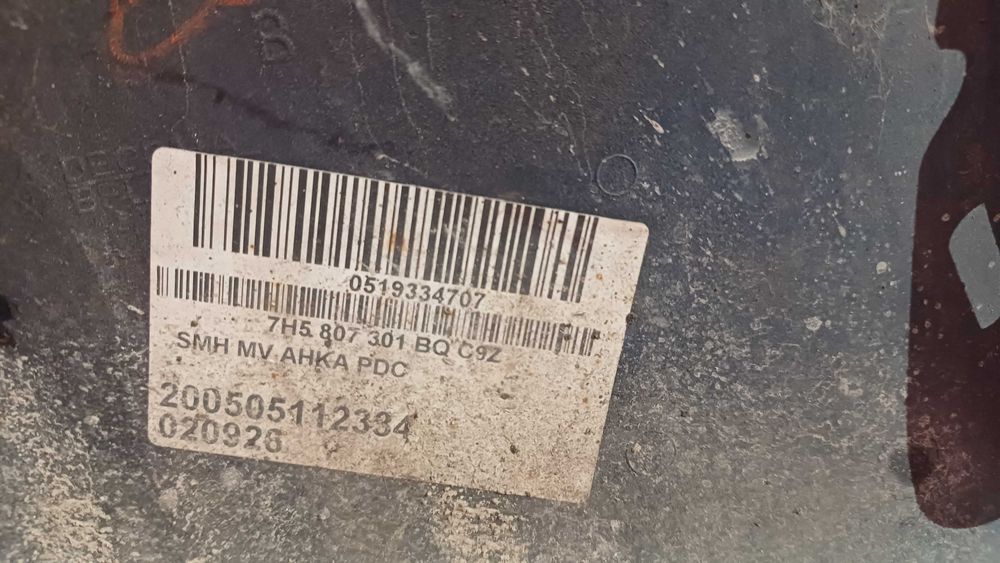 Бампер задній т5 Volkswagen Multivan 2003-2009 парктронік