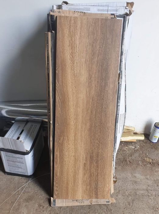 Płytki ścienne duże