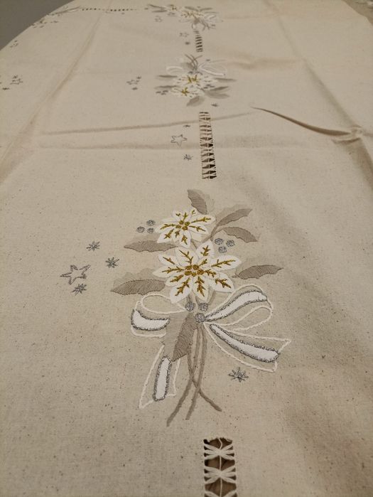 Toalha e guardanapos de linho bordado