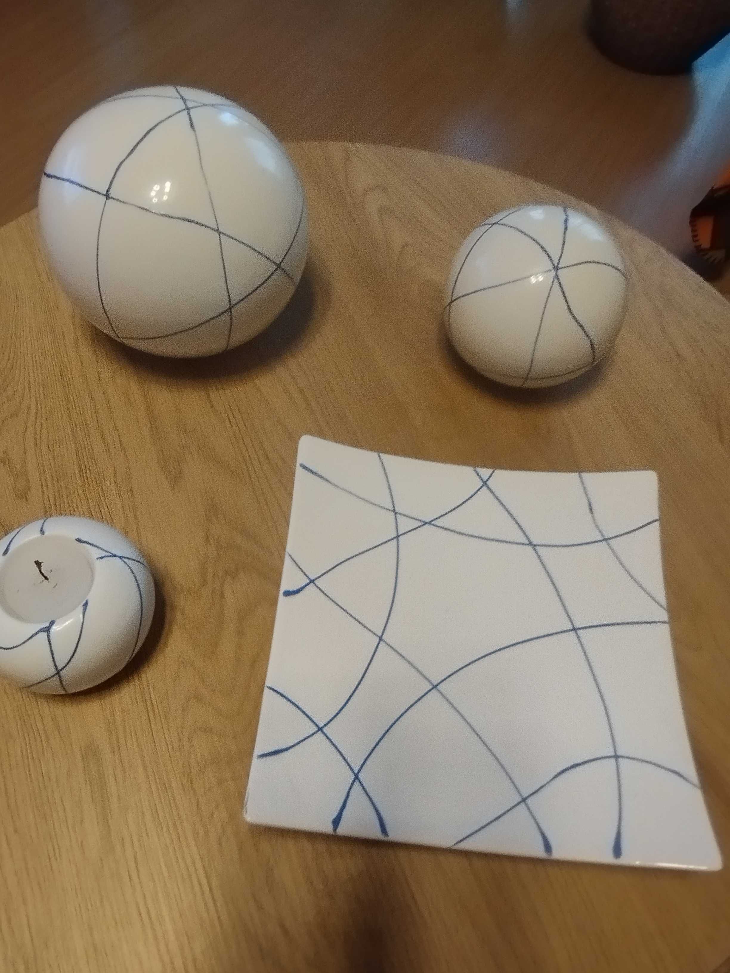 Prato decorativo e 3 bolas de decoração de 3 tamanhos