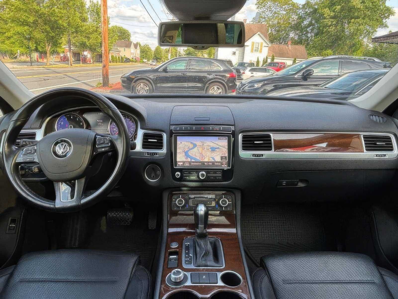 2016 Volkswagen Touareg VR6 Lux