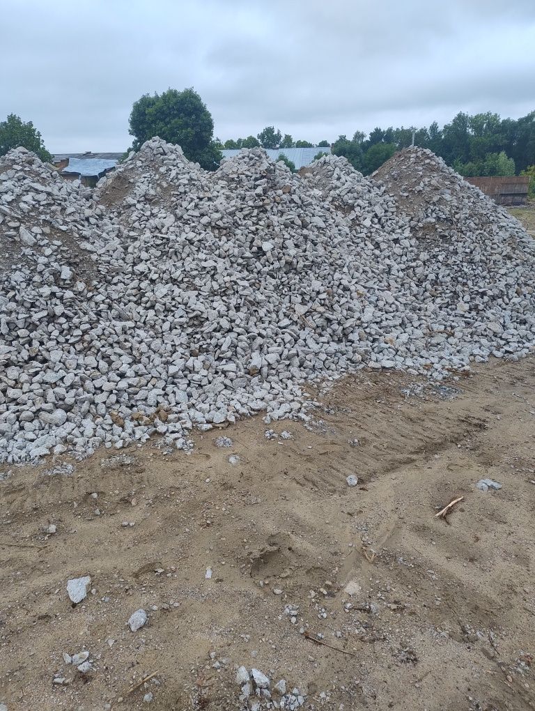 Dostawa piasku, kruszyw i ziemi
-piasek sortowany
-pospółka
- kruszywa