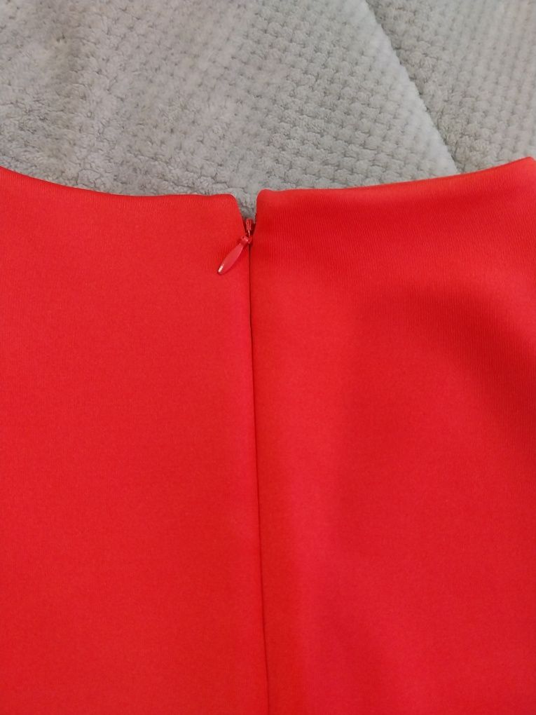 Vestido elegante. Tons coral