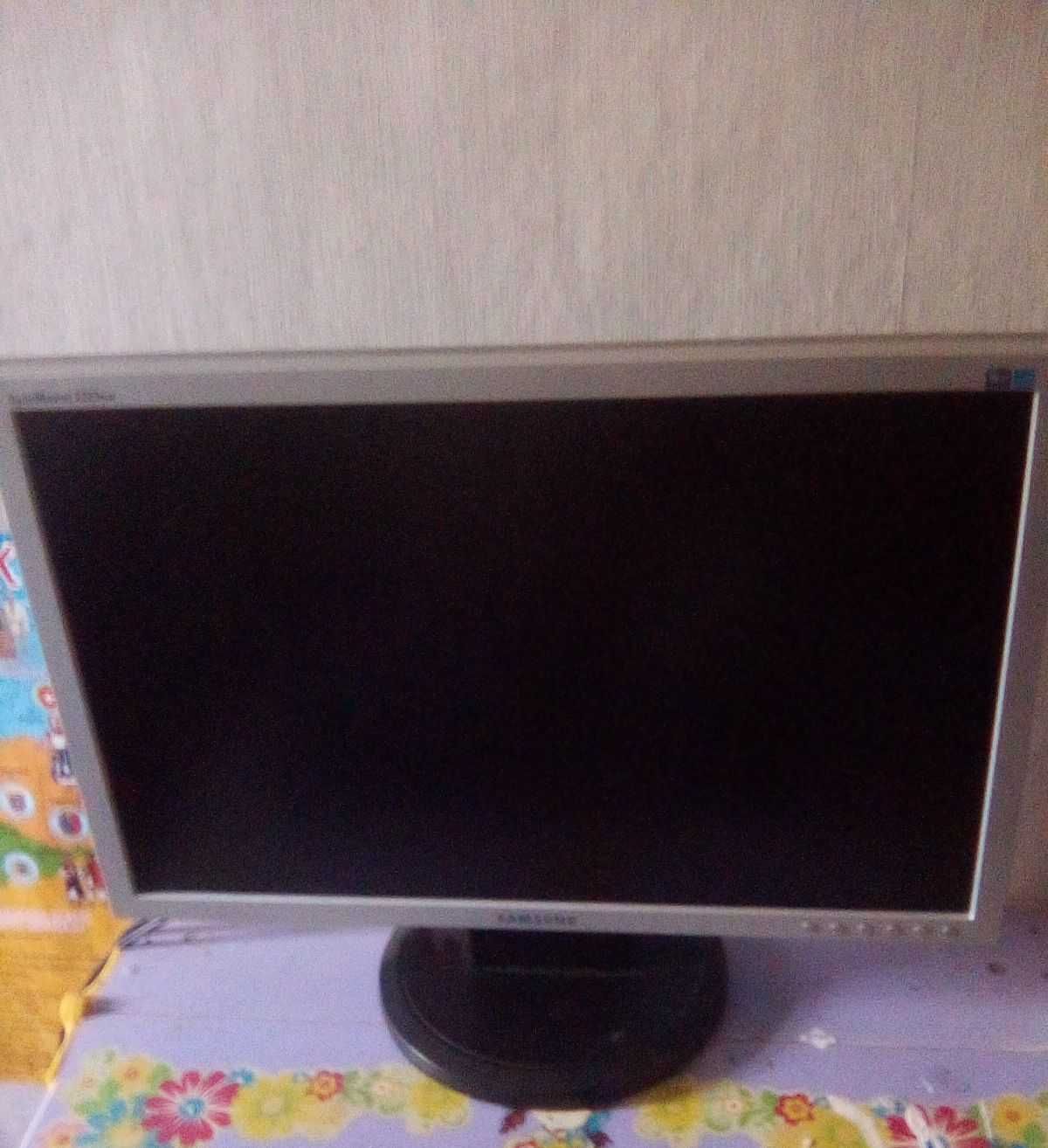 Продам монитор бу