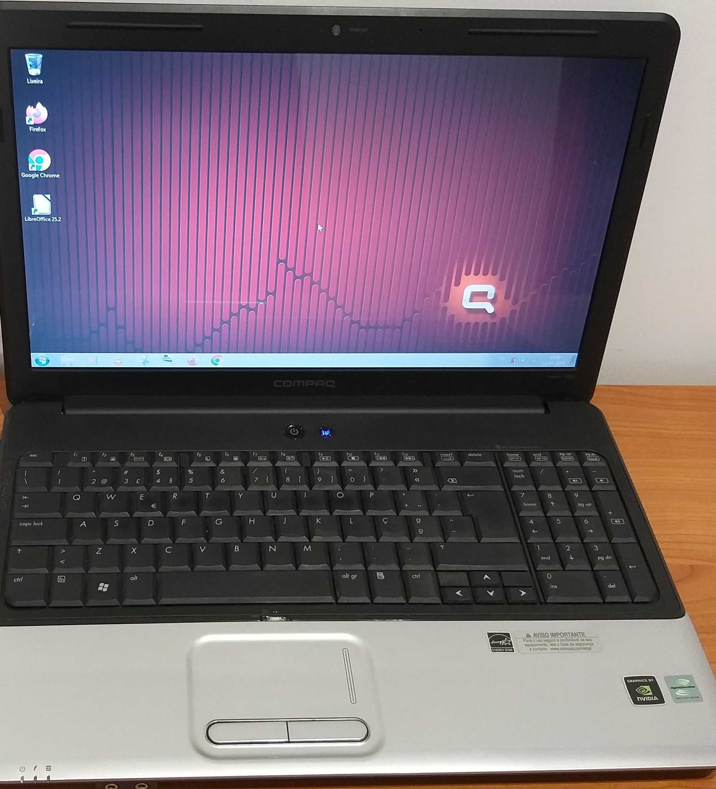 Portátil HP Compaq + Rato e teclado + base refrigeração