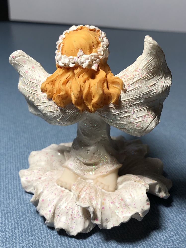 Статуэтка фигурка «Ангелочек с голубем на цветке»