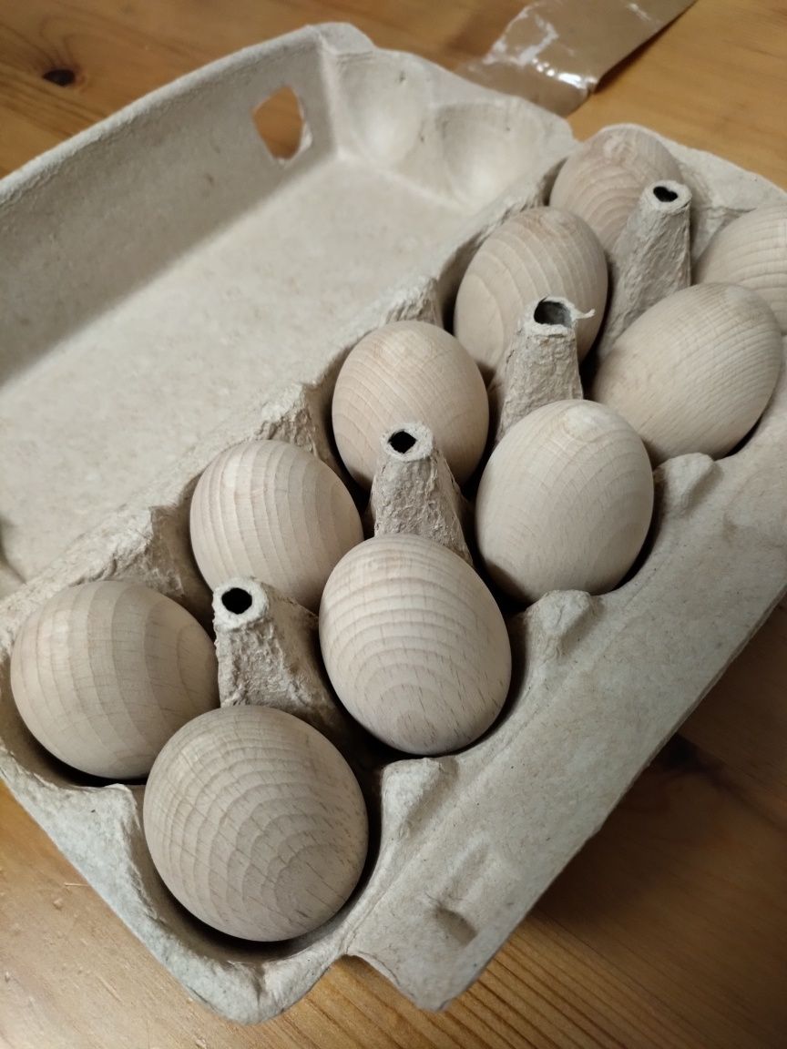 Caixa com 10 ovos de Madeira