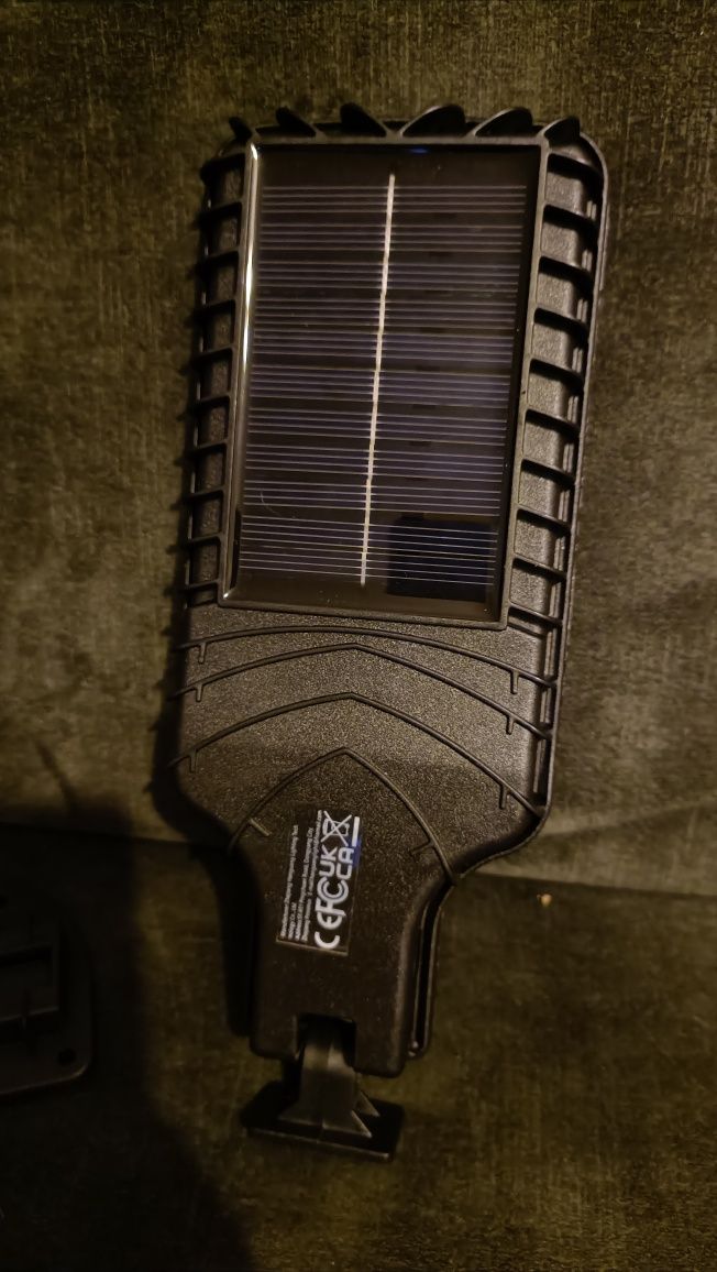 Lampa solarna z pilotem