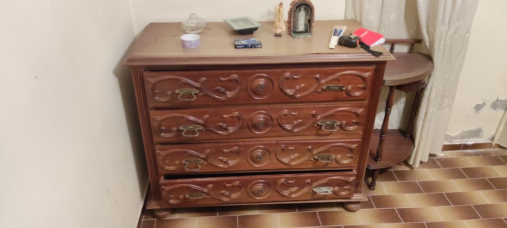 Moveis antigos e loiças de casa de banho wc