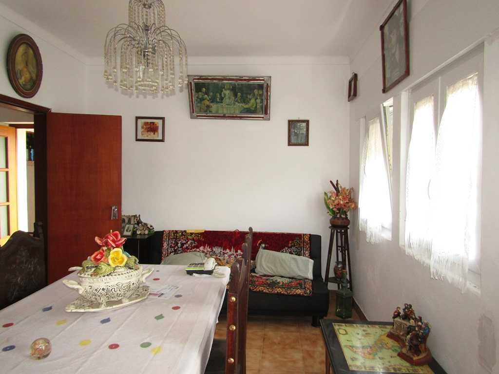 Quinta com 2 Andares T3 e T2, Garagem, Terreno e Anexos