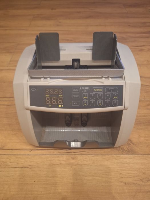 Liczarka do banknotów Laurel J-757
