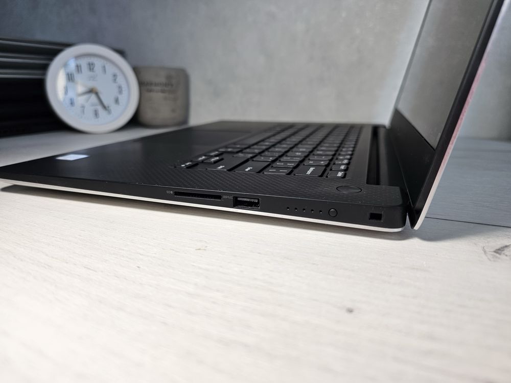 Ноутбук для ігор та дизайну Dell Precision 5530 i7-8850H 16/750 P1000