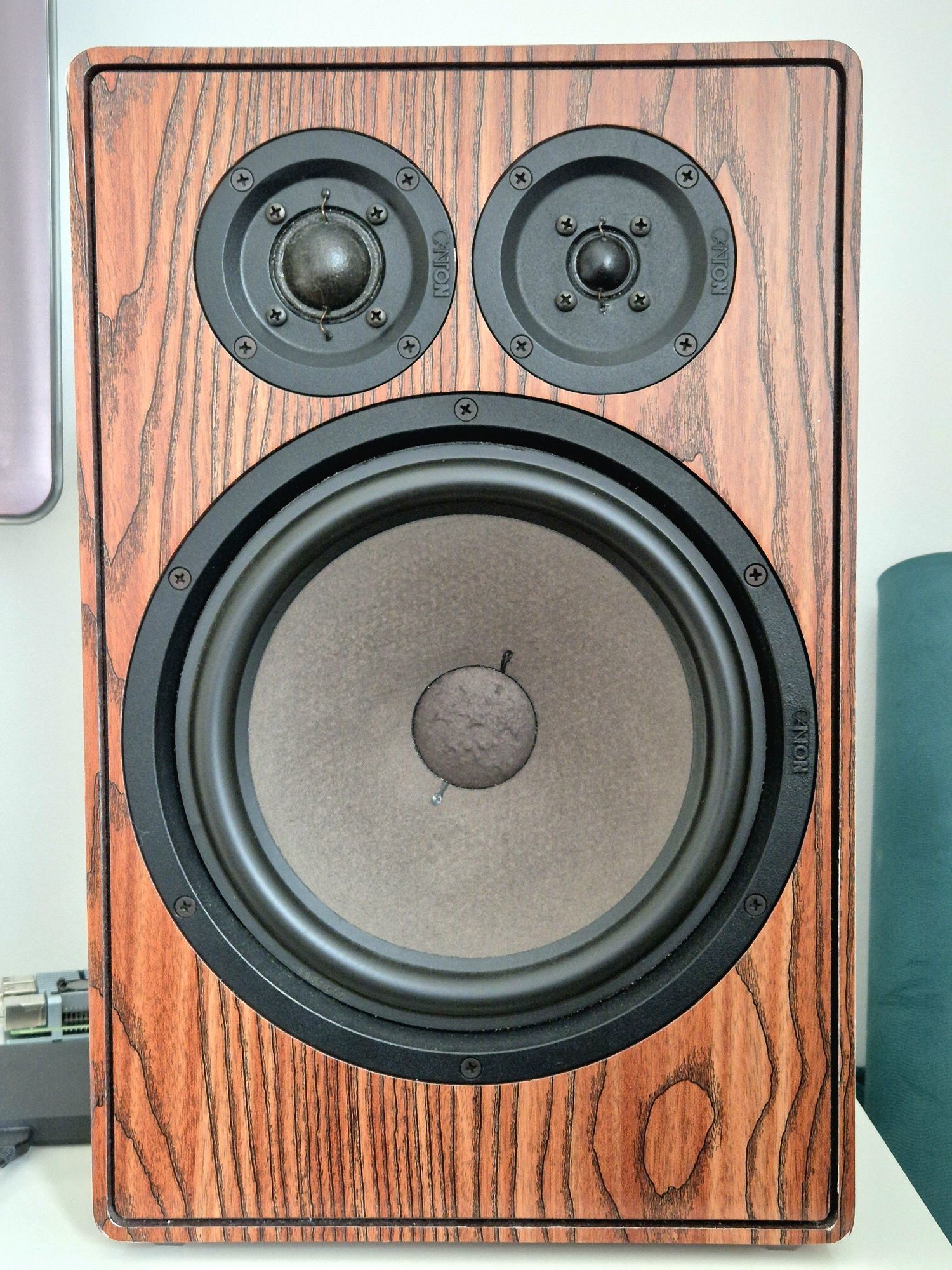 Monitory Canton GLE 70