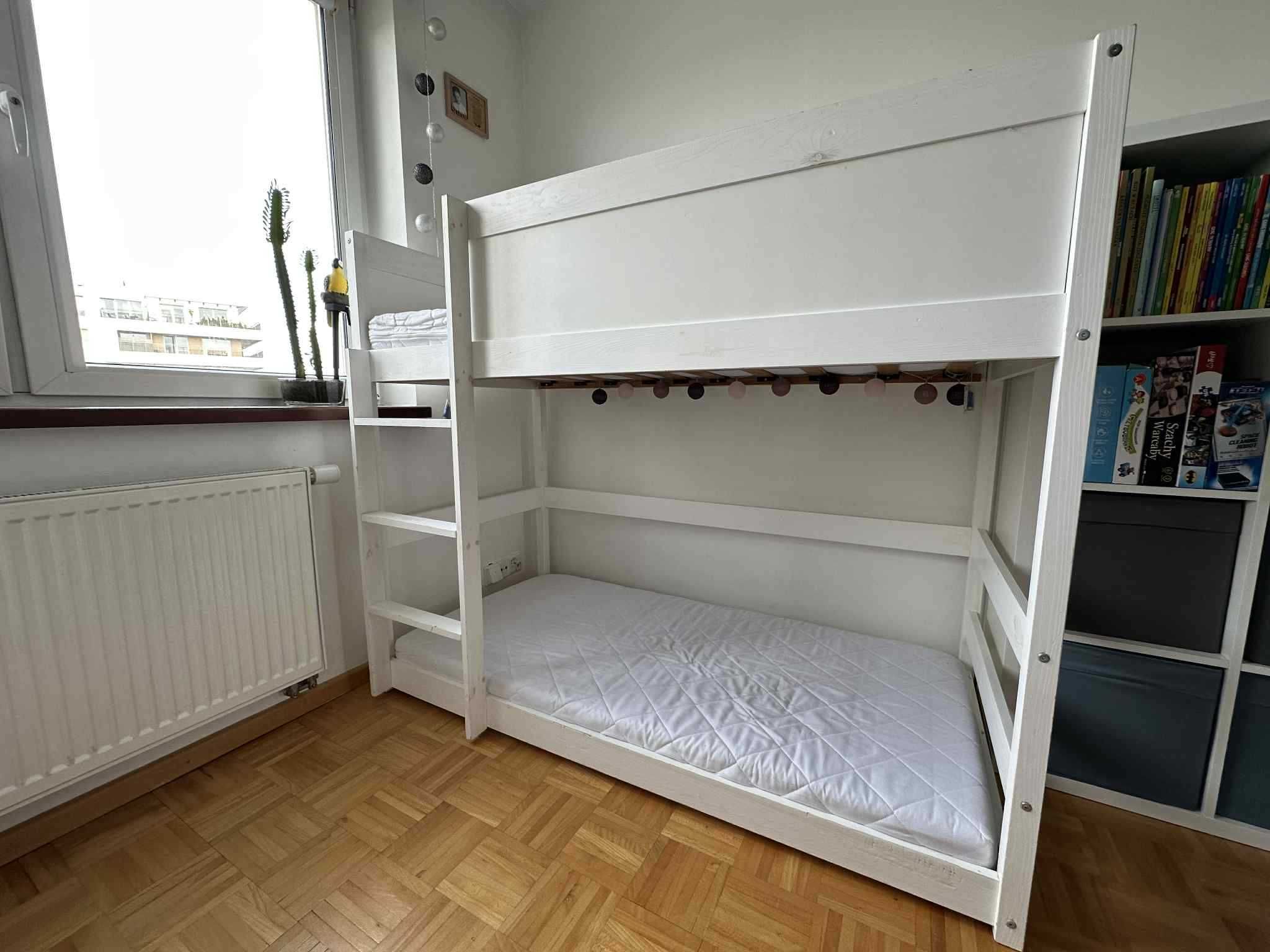 Łóżko piętrowe z materacami + wykończenie jak domek