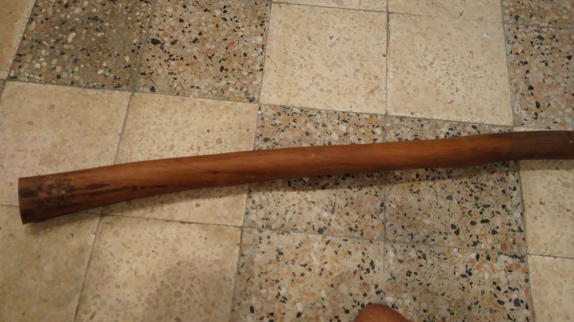 Vendo didjiridu australiano