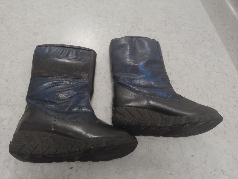 Sprzedam damskie zimowe buty rozmiar 37.