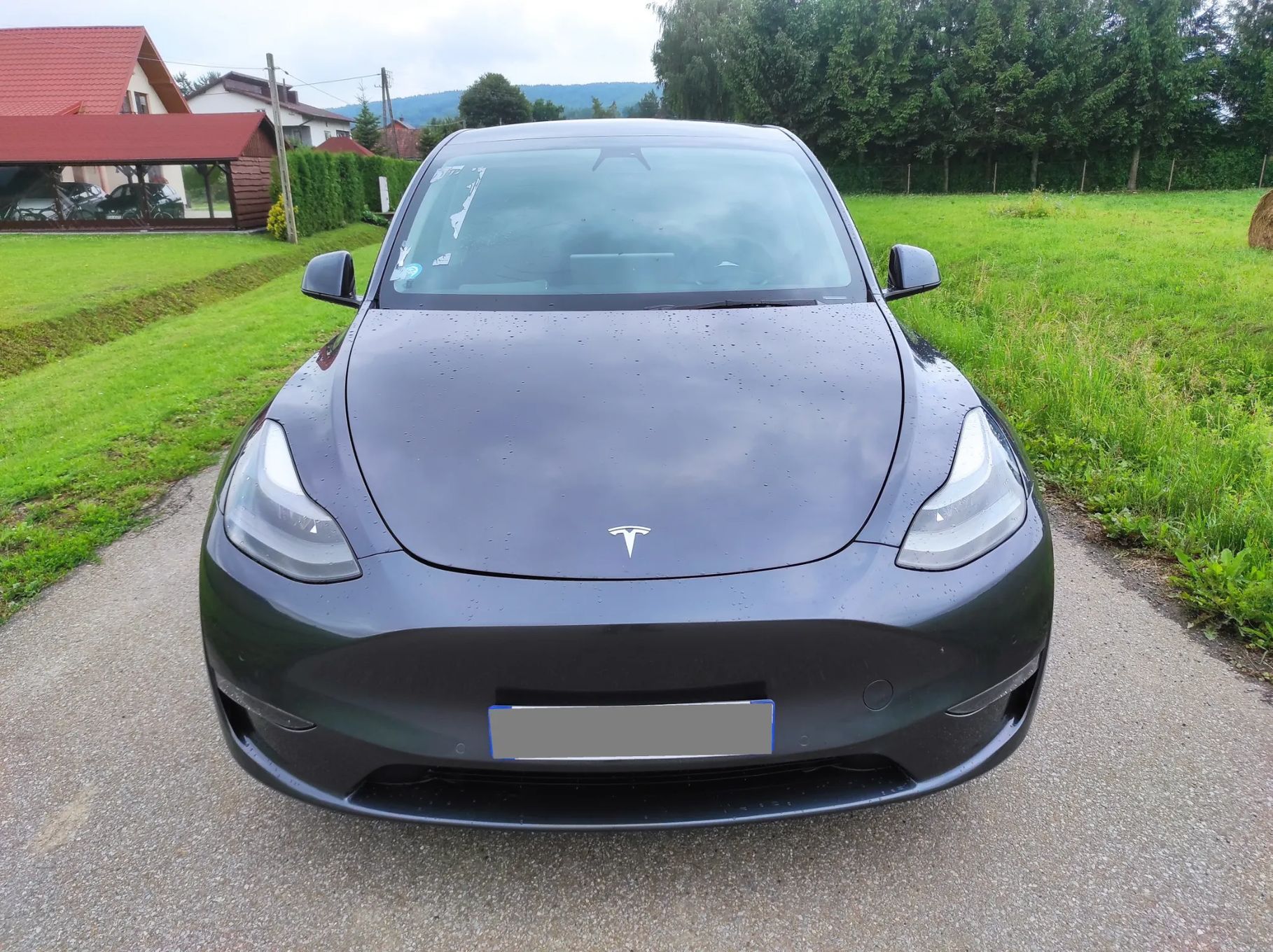 Tesla Y