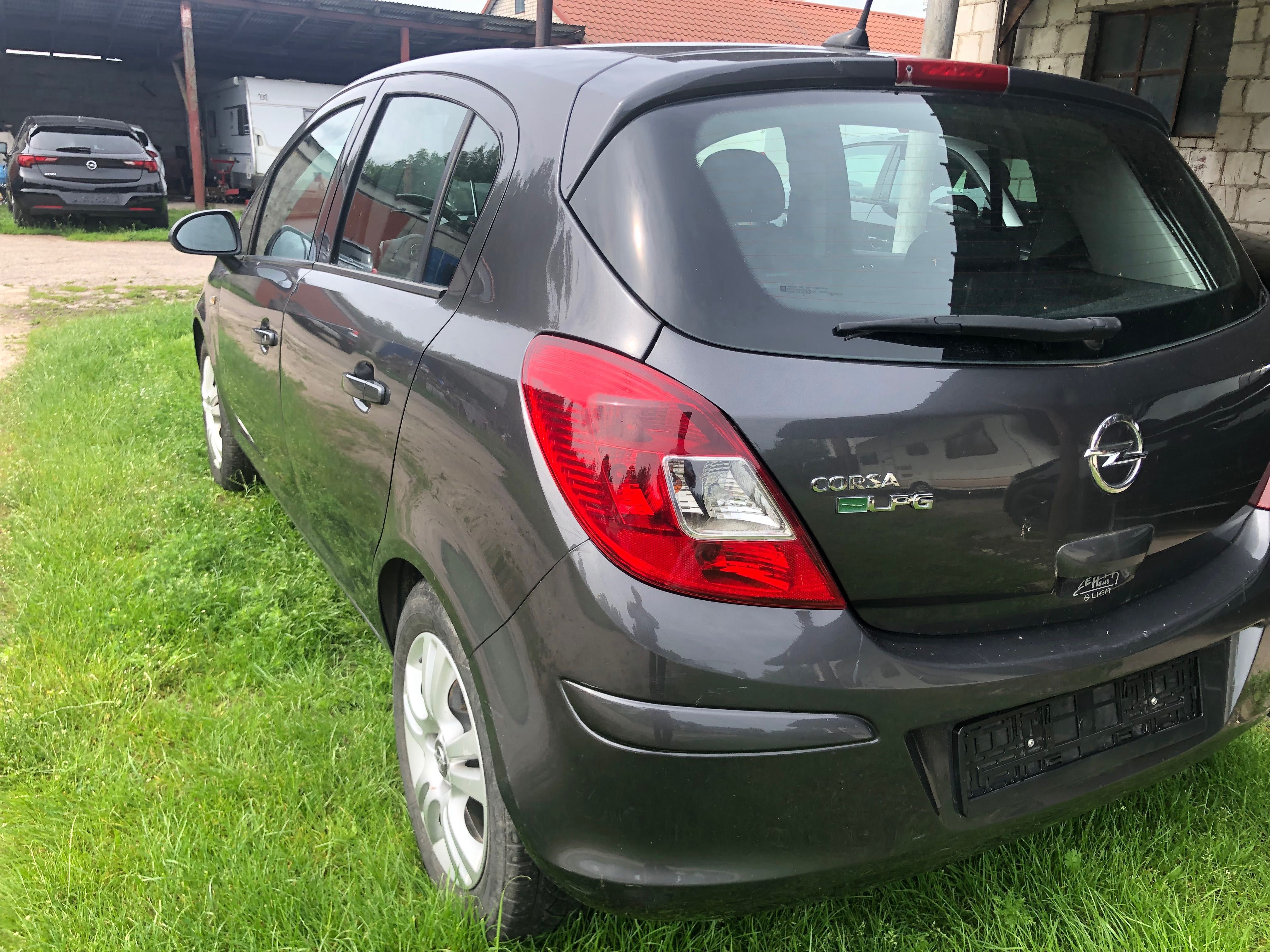 Corsa benzyna/gaz , mod 2012, lift, niski przebieg