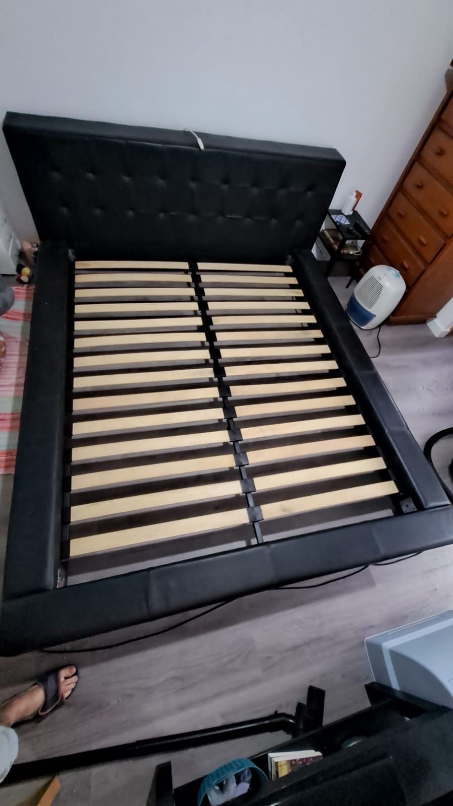 Cama de casal preta