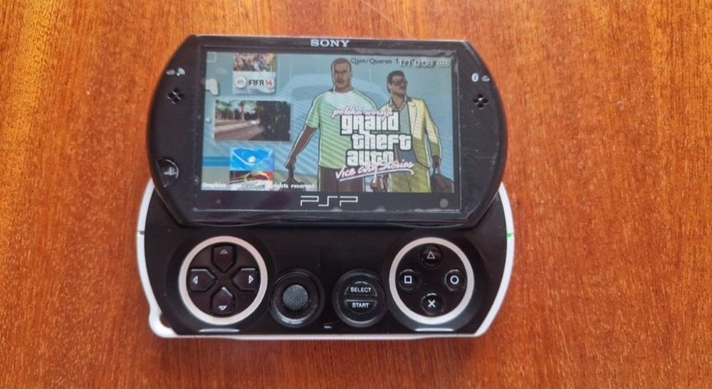 PSP GO N1000 Piano Black