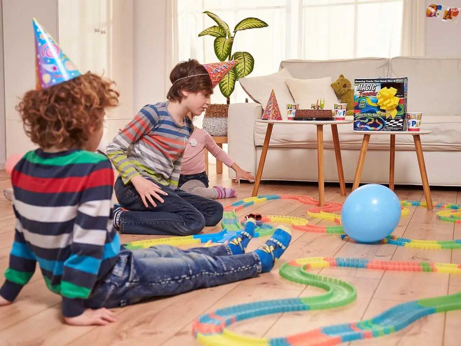 Детская трасса с машинкой Magic Tracks дорога на 220 деталей