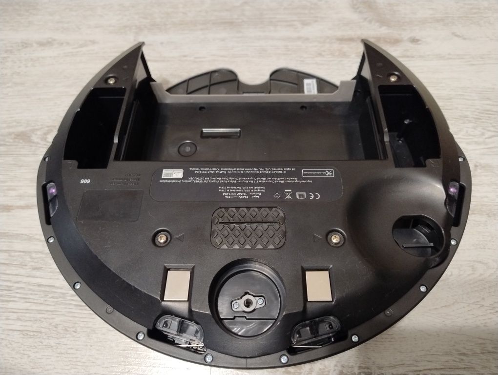 Sprawna płyta główna z obudową i zderzakiem Irobot Roomba 605