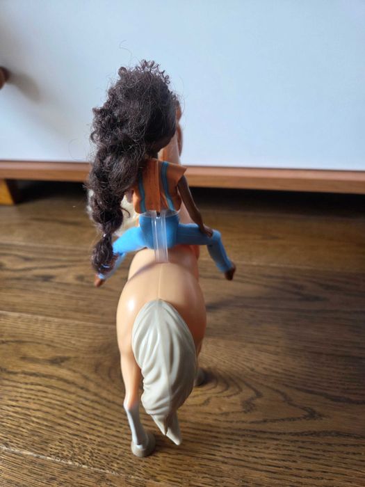 Laleczka wraz z konikiem