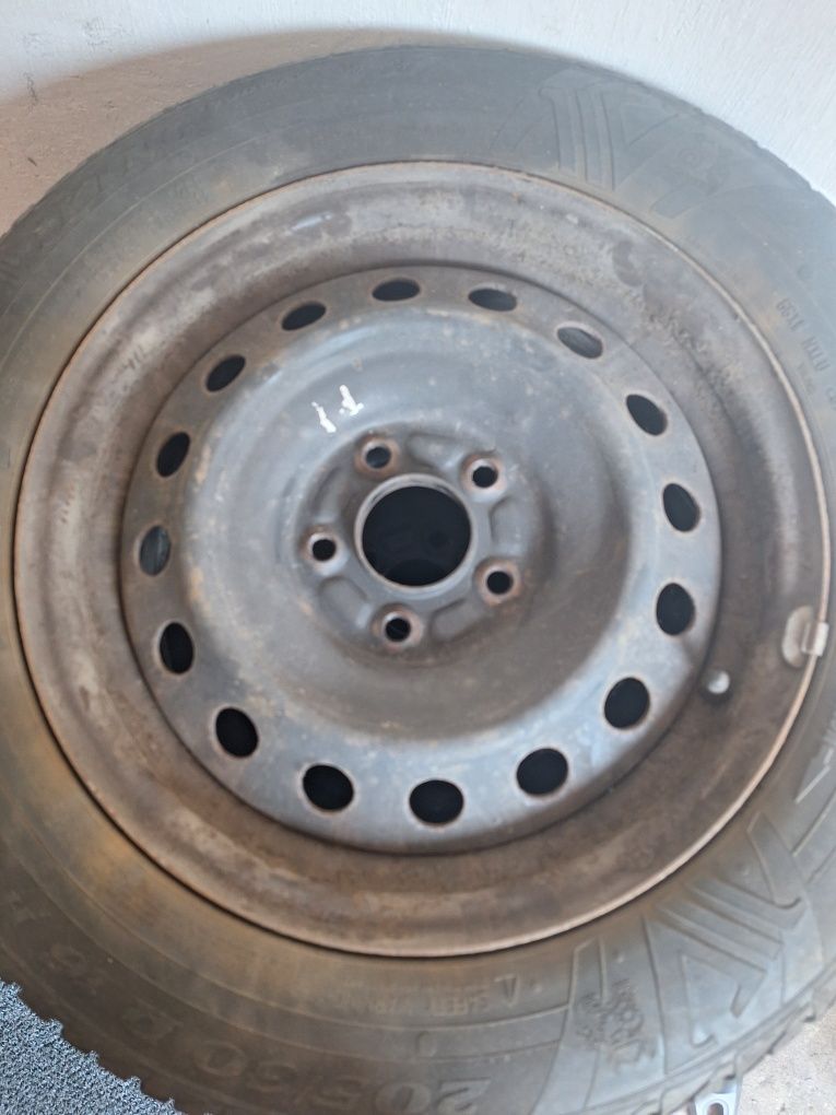 Opony zimowe VIKING TECH II 205/60 R16 H XL ma stalowych felgach