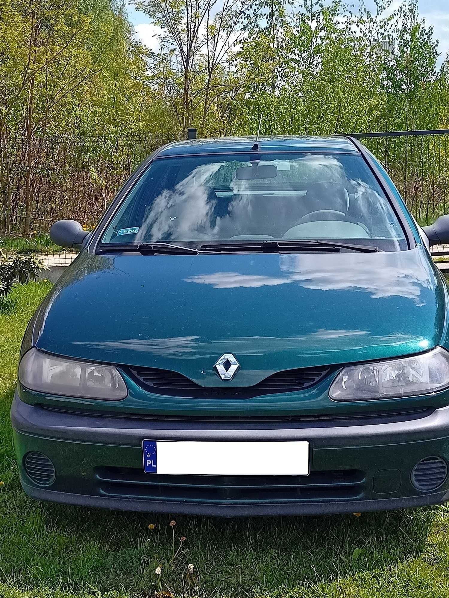 samochód osobowy Renault Laguna