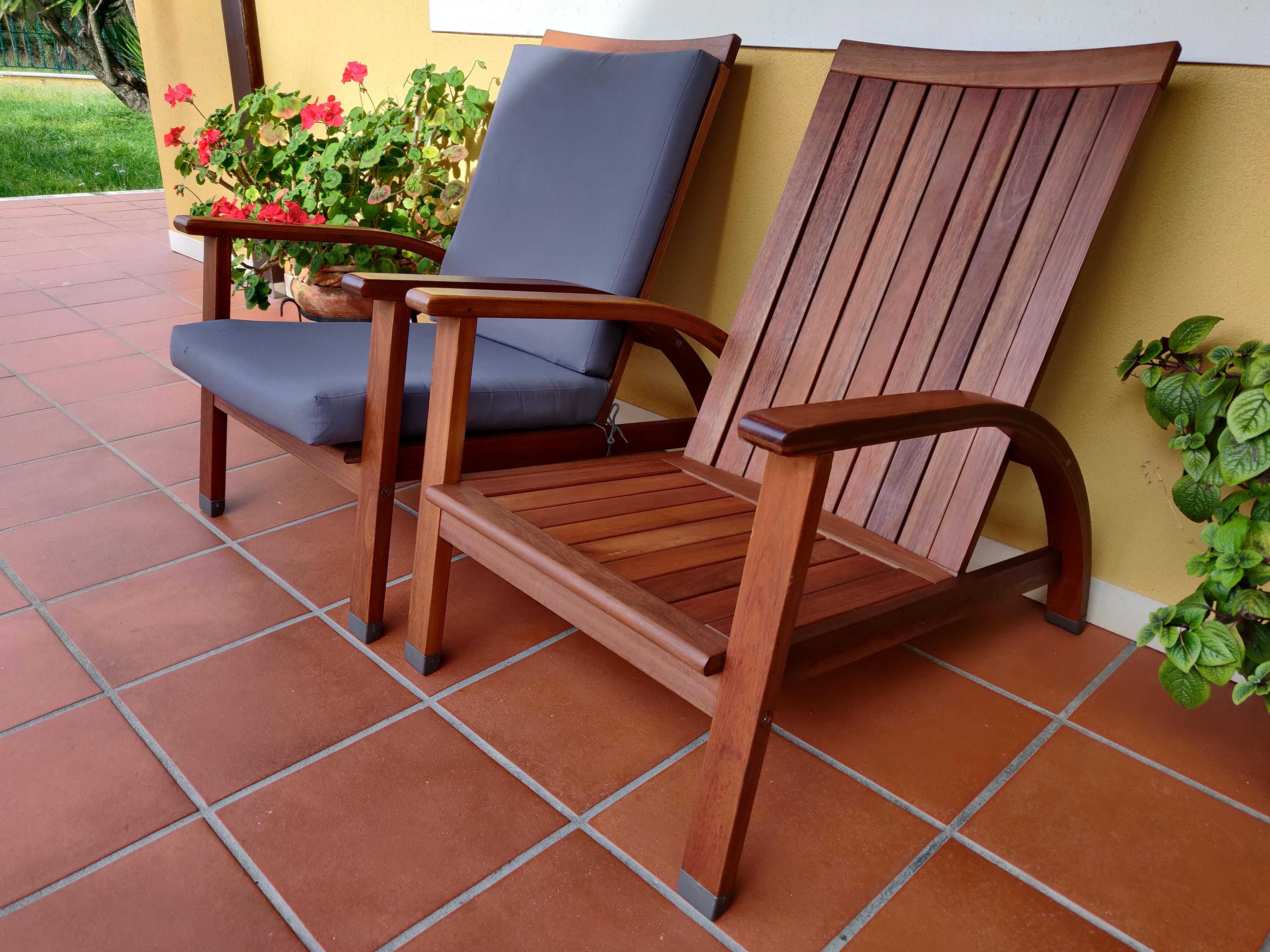 Conjunto de 2 cadeiras de exterior em madeira