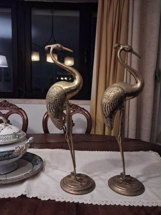 Peças antigas decorativas em metal de cor cobre