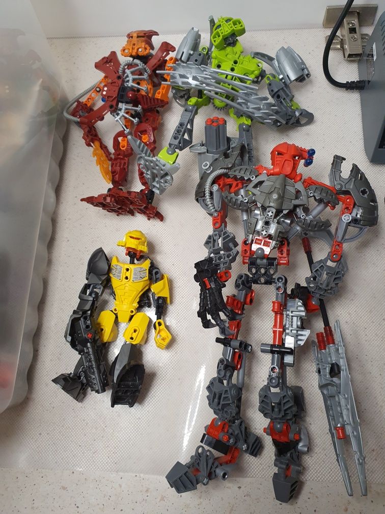 LEGO Bionicle cała skrzynka /ok 20 -30 modeli/